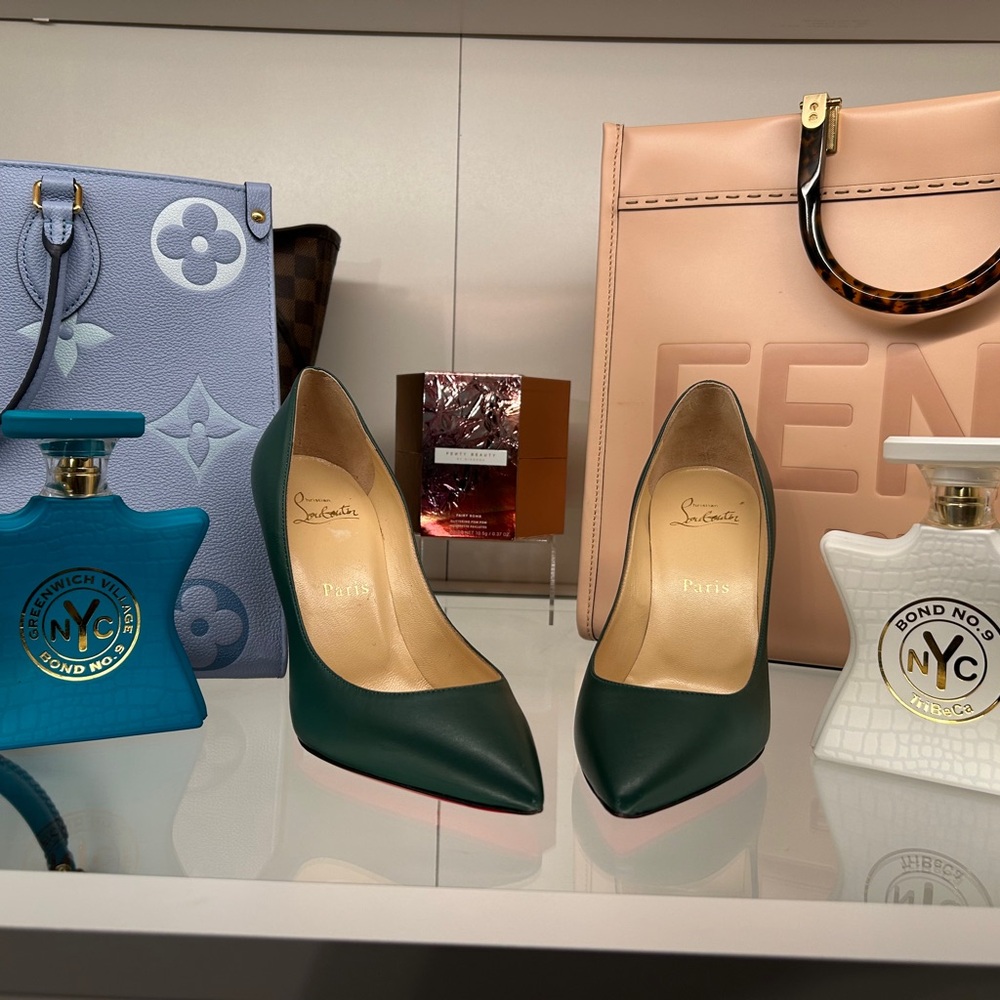 Elegant Green Christian Louboutin Leather Pumps authentic - Picture 4 of 5